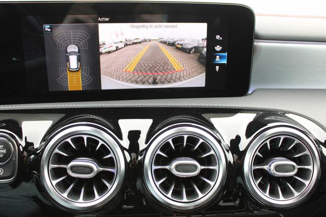 Mercedes-Benz CLA-KLASSE Shooting Brake 180 AUT7 AMG PANORAMADAK MEMORY CARPLAY SFEER TREKHAAK