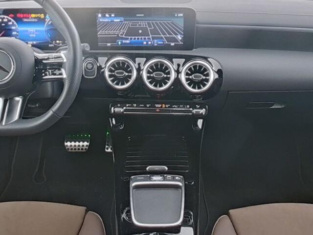 Mercedes-Benz CLA-KLASSE Shooting Brake 250 e AMG Plug-In Hybride Edition AMG Line | Panorama Schuiif-Kanteldak | Burmester® | Memory Voorstoelen | MultiBeam Koplampen | Stoel en Stuurverwarming. Inclusief 24 maanden MB Certified garantie voor Europa.