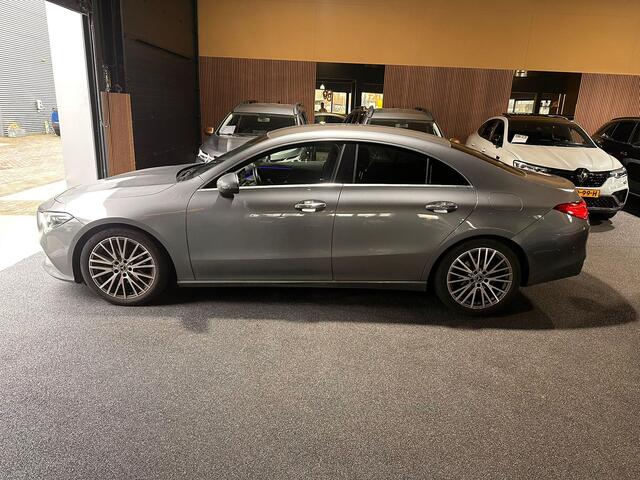 Mercedes-Benz CLA-KLASSE 180 Luxury Line stoelverwarming/Ambilight/Navi/Dealeronderhouden