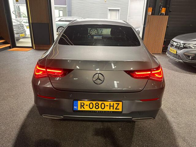 Mercedes-Benz CLA-KLASSE 180 Luxury Line stoelverwarming/Ambilight/Navi/Dealeronderhouden