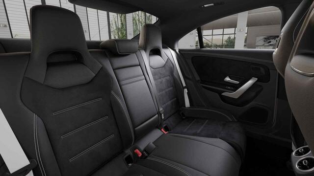 Mercedes-Benz CLA-KLASSE Coupé 180 Business Solution AMG | Panoramaschuifdak | AMG Line Plus | Night pakket | Head-up display | 360° camera | 19"AMG velgen Multispaaks