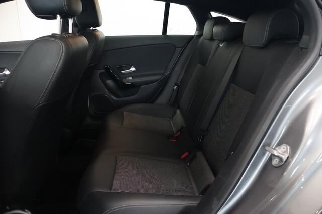 Mercedes-Benz CLA-KLASSE 180 Business Solution | MBUX | Camera | LED | Navigatie