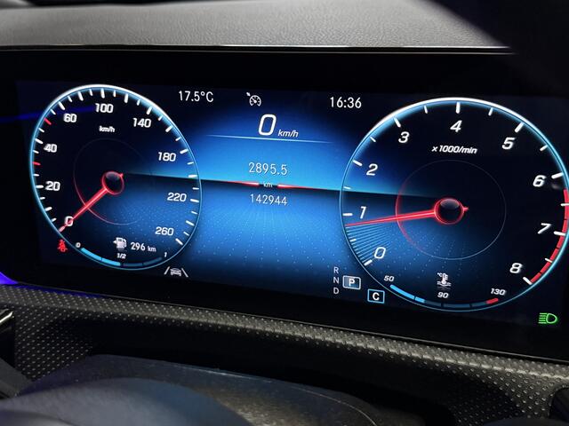 Mercedes-Benz CLA-KLASSE Shooting Brake 180 Business Solution AMG Automaat | Sfeerverlichting | Camera | Trekhaak | Full LED | Stoelverwarming | Navi