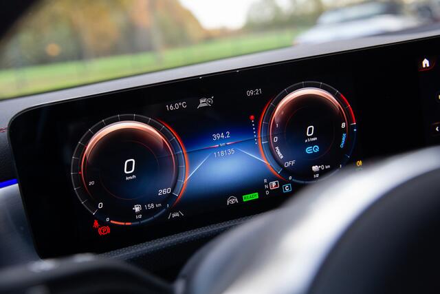 Mercedes-Benz CLA-KLASSE Shooting Brake 250 e Premium Plus , Panoramadak, Trekhaak, Sfeerverlichting,