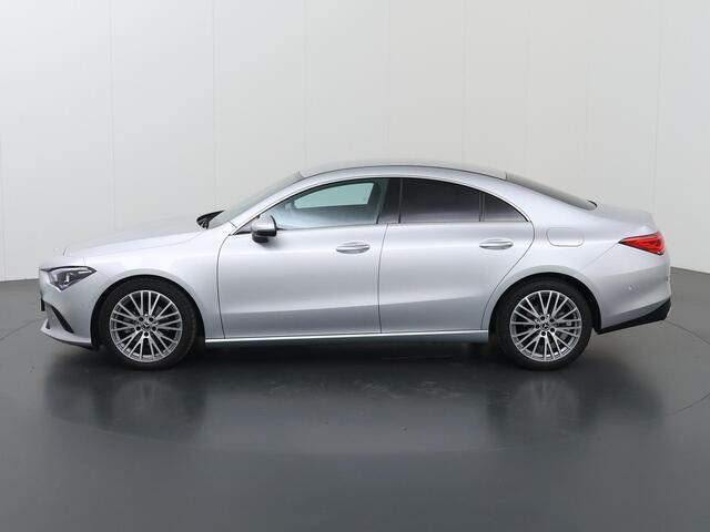 Mercedes-Benz CLA-KLASSE 180 Luxury Line | Distronic | Apple Carplay | Stoelverwarming | Widescreen |