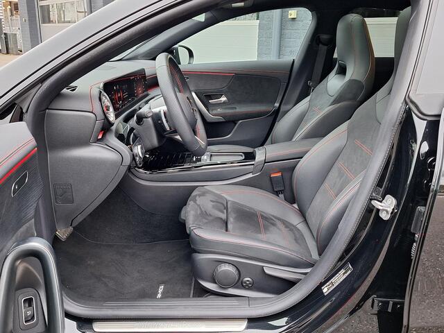 Mercedes-Benz CLA-KLASSE Shooting Brake 180 AMG Line | Panoramadak | Night pakket | Achteruitrijcamera | Sfeerverlichting | Keyless-GO | Elektrische achterklep