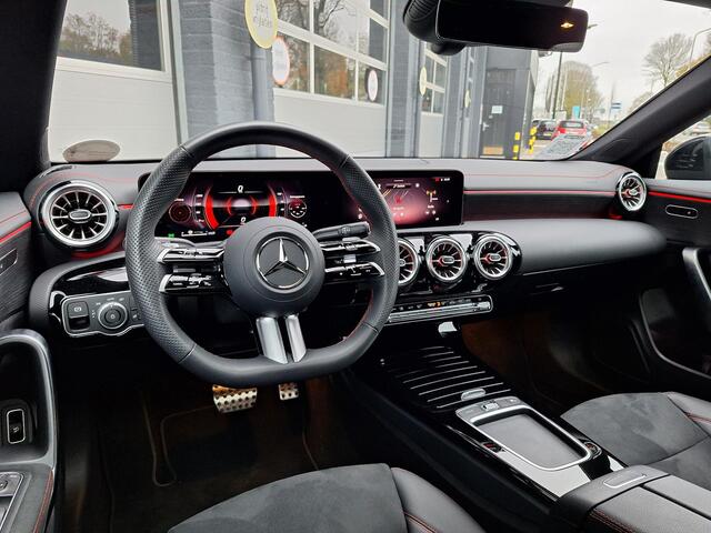 Mercedes-Benz CLA-KLASSE Shooting Brake 180 AMG Line | Panoramadak | Night pakket | Achteruitrijcamera | Sfeerverlichting | Keyless-GO | Elektrische achterklep