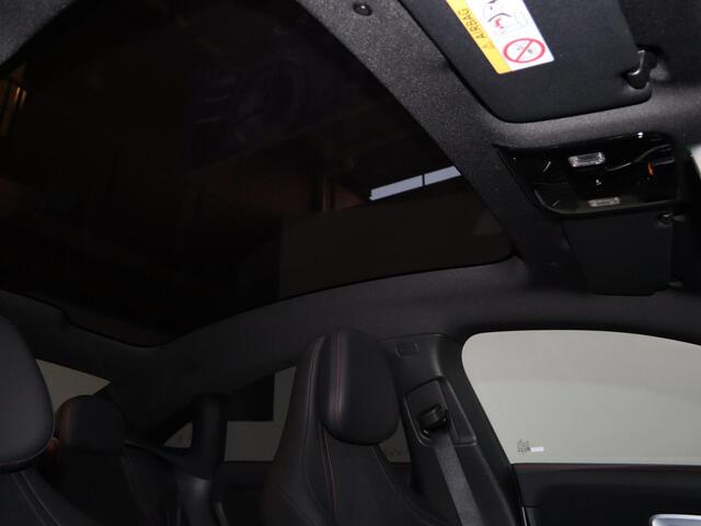 Mercedes-Benz CLA-KLASSE 250+ Launch Edition 85 kWh | Night | Panoramadak | Stoelverwarming | DISTRONIC | Achteruitrijcamera | Dodehoekassistent |-Benz CLA 250+ Launch Edition