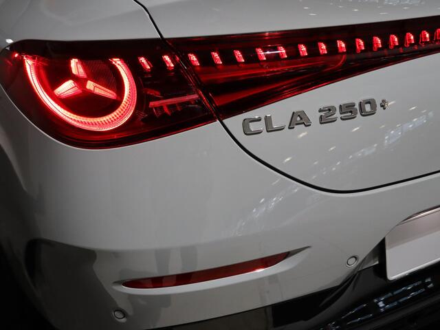 Mercedes-Benz CLA-KLASSE 250+ Launch Edition 85 kWh | Night | Panoramadak | Stoelverwarming | DISTRONIC | Achteruitrijcamera | Dodehoekassistent |-Benz CLA 250+ Launch Edition