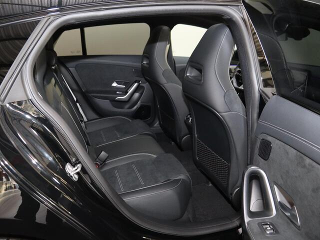 Mercedes-Benz CLA-KLASSE Shooting Brake 180 Business Solution AMG | AMG Line Plus | Nightpakket | Head-up display | 360° camera | Dodehoekassistent | 19 inch AMG Velgen |