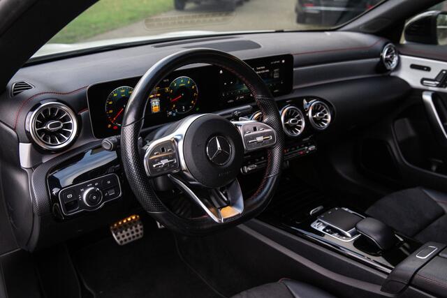 Mercedes-Benz CLA-KLASSE Shooting Brake 220 Premium Plus , Panoramadak, Sfeerverlichting, Keyless entry,