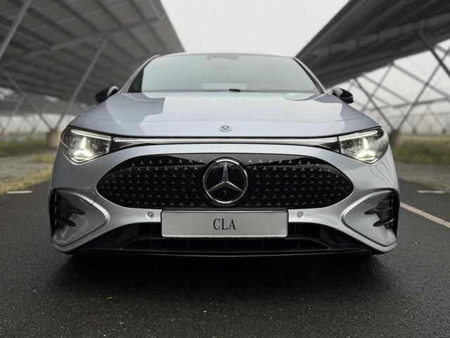 Mercedes-Benz CLA-KLASSE 250+ Launch Edition 85 kWh | Night | Panoramadak | Stoelverwarming | DISTRONIC | Achteruitrijcamera | Dodehoekassistent | Trekhaak |