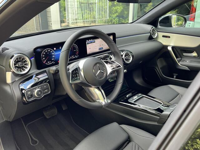 Mercedes-Benz CLA-KLASSE Shooting Brake 250 e Star Edition Luxury | Panoramadak | Nightpakket | MULTIBEAM LED | Dodehoekassistent | Sfeerverlichting | Stoelverwarming | Apple CarPlay | Android Auto | Achteruitrijcamera