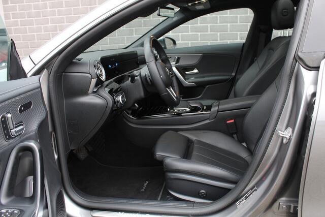 Mercedes-Benz CLA-KLASSE 200 Business Solution Luxury / Panoramadak / N.A.P.