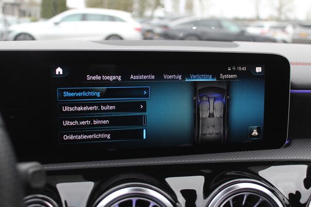 Mercedes-Benz CLA-KLASSE Shooting Brake 200 Business Solution AMG / Trekhaak / Panoramadak / Camera / Memory seats / Keyless / 18'' / Sfeerverlichting / Matrix LED / Navigatie / Stoelverwarming / Cruise Control