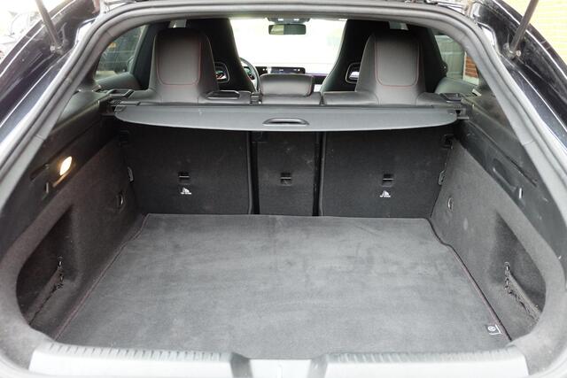 Mercedes-Benz CLA-KLASSE Shooting Brake 250 4MATIC Advantage / AMG Line / Camera / Dealeronderhouden