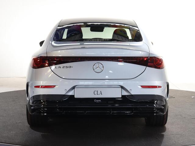 Mercedes-Benz CLA-KLASSE 250+ Launch Edition 85 kWh | Panoramadak | Stoelverwarming | DISTRONIC | Achteruitrijcamera | Dodehoekassistent | Trekhaak |