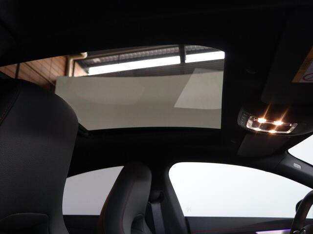 Mercedes-Benz CLA-KLASSE 180 Star Edition AMG Line | Panoramaschuifdak | DISTRONIC | Nightpakket | Achteruitrijcamera |