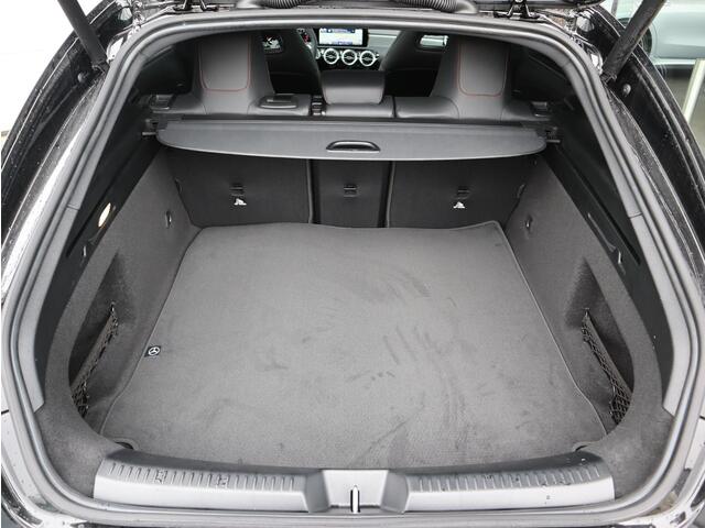 Mercedes-Benz CLA-KLASSE Shooting Brake 180 Business Solution AMG | Panoramadak | Dodehoekassistent | Memory Seats | HUD | Burmester | LED | 360 camera | Automaat