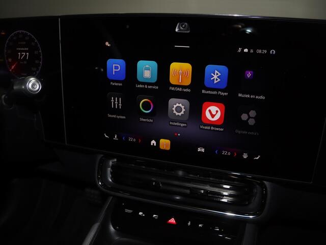 Mercedes-Benz CLA-KLASSE 250+ Launch Edition 85 kWh | Night | | Trekhaak | Panoramadak | Stoelverwarming | DISTRONIC | Achteruitrijcamera | Dodehoekassistent |