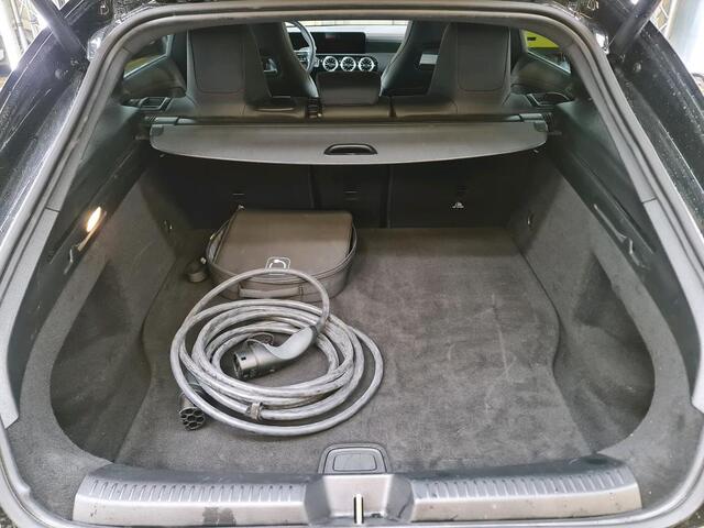 Mercedes-Benz CLA-KLASSE Shooting Brake 250 e Star Edition LIMITED AMG Line | Night Pakket | | Sfeerverlichting | Dodehoek Assist | Achteruitrijcamera | Ledkoplampen. Inclusief 24 maanden Mercedes-Benz Certified garantie voor Europa.