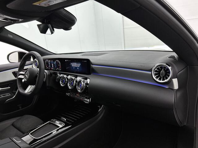Mercedes-Benz CLA-KLASSE 250 e Business Solution AMG | AMG Line Plus pakket | Trekhaak | Panoramaschuifdak | Head-up display | Memorypakket | Smartphone integratie | Advanced sound system | 360°-camera | 19 inch AMG velgen |