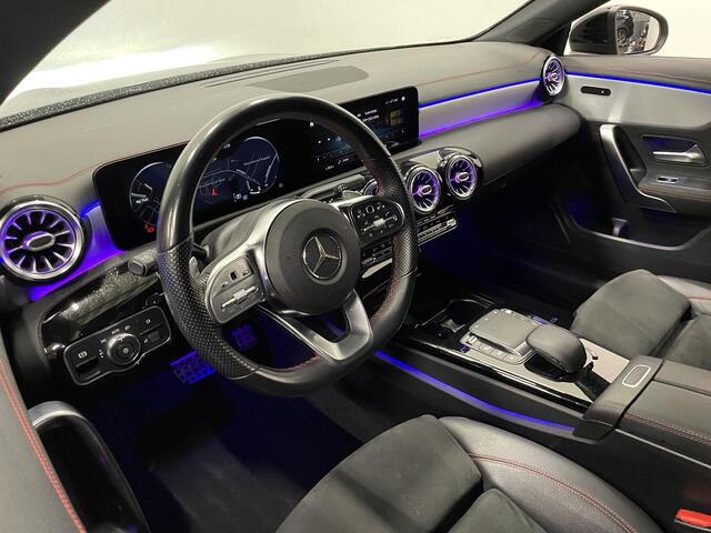 Mercedes-Benz CLA-KLASSE Shooting Brake 180 Business Solution AMG Trekhaak Navigatie Camera Parkeersensoren Cruise Control AMG stoelen Stoelverwarming Sfeerverlichting Elektrische kofferklep Full Led Climate Control