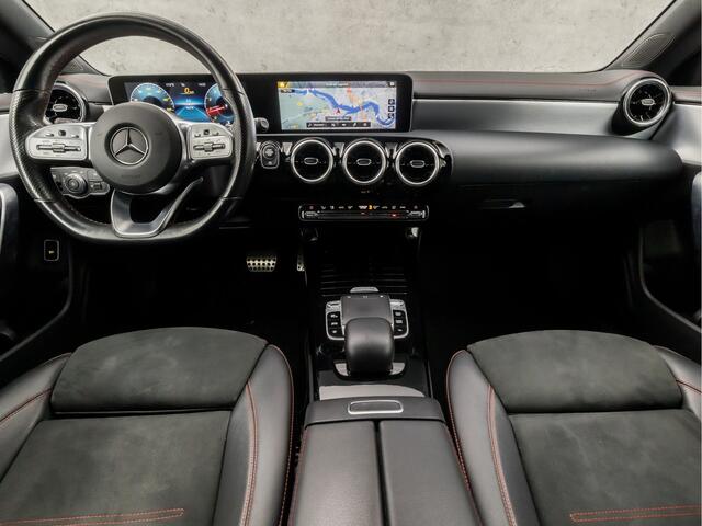 Mercedes-Benz CLA-KLASSE 200 AMG Sport 164Pk Automaat (GROOT NAVI, HEAD-UP DISPLAY, LEDER/ALCANTARA, CAMERA, SPORTSTOELEN, GETINT GLAS, WIDESCREEN, LANE ASSIST, NIEUWSTAAT)