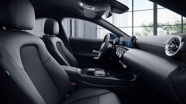 Mercedes-Benz CLA-KLASSE 200 Luxury Line | Trekhaak | Stoelverwarming | Sfeerverlichting | Widescreen |