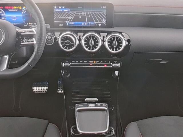 Mercedes-Benz CLA-KLASSE 250 e AMG Plug-In Hybride AMG Line | Night Pakket | Dodehoek Assist | Keyless-Go | Ledkoplampen | Achteruitrijcamera. Inclusief 24 maanden MB Certified garantie voor Europa.
