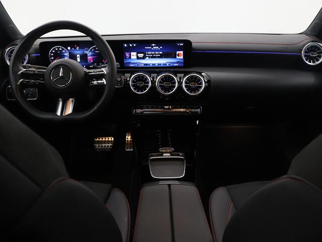 Mercedes-Benz CLA-KLASSE Shooting Brake 180 Star Edition AMG Line LIMITED | Panoramaschuifdak | Night | Achteruitrijcamera