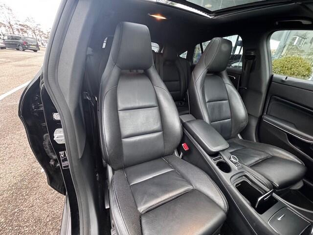 Mercedes-Benz CLA-KLASSE Shooting Brake 200 d Business Solution AMG l Panoramadak l Leer l Harman Kardon l THERMOTRONIC l Stoelverwarming l Elektr. Bed. Achterklep l LED l Smartphone integratie pakket l Navi l