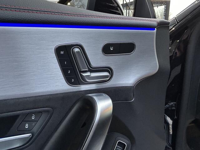 Mercedes-Benz CLA-KLASSE 250e AMG // Memory Stoelen // 360 Camera // Panoramadak // Sfeerverlichting // 19" AMG Velgen // Nightpakket // MultiBeam LED