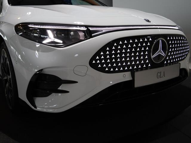 Mercedes-Benz CLA-KLASSE 250+ Launch Edition 85 kWh | Night | Panoramadak | DISTRONIC | Achteruitrijcamera | Dodehoekassistent | Trekhaak |