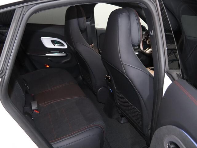 Mercedes-Benz CLA-KLASSE 250+ Launch Edition 85 kWh | Night | Panoramadak | DISTRONIC | Achteruitrijcamera | Dodehoekassistent | Trekhaak |