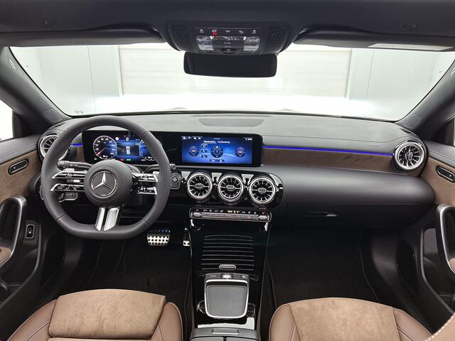 Mercedes-Benz CLA-KLASSE Shooting Brake 250 e Business Solution AMG | Nightpakket | Panoramaschuifdak | Advanced sound system | Stoelverwarming voorstoelen | Multibeam LED | Smartphone integratie | KEYLESS-GO comfortpakket |