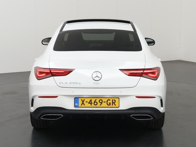 Mercedes-Benz CLA-KLASSE 250 e AMG Line | Panoramadak | Night | Stoelverwarming | Sfeerverlichting | Widescreen |