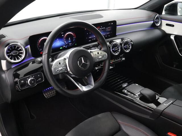 Mercedes-Benz CLA-KLASSE 250 e AMG Line | Panoramadak | Night | Stoelverwarming | Sfeerverlichting | Widescreen |