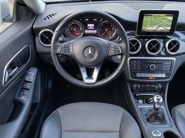 Mercedes-Benz CLA-KLASSE Shooting Brake 180 d Business, 6-BAK, AIRCO, CRUISE CONTROL, LEDER-/STOF INTERIEUR, GROOT NAVI, BLUETOOTH-RADIO-CD-MP3-USB-AUX, ISOFIX, CENT-VERGRENDELING, LM-VELGEN