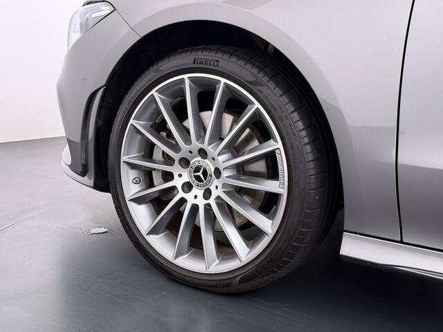 Mercedes-Benz CLA-KLASSE 250e AMG // Keyless Entry // Sfeerverlichting // Camera // 19" AMG Velgen // Apple Carplay // Android Auto // Privacy Glas