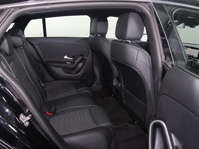 Mercedes-Benz CLA-KLASSE Shooting Brake 180 Star Edition | Dodehoekassistent | Achteruitrijcamera | Multibeam LED koplampen