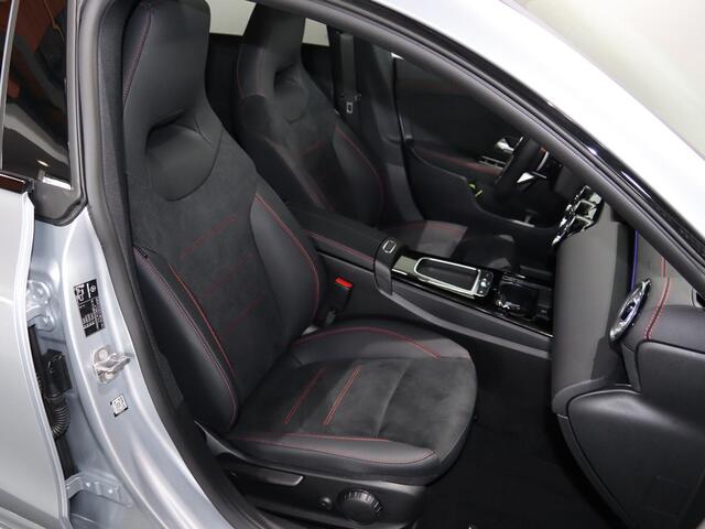 Mercedes-Benz CLA-KLASSE 180 AMG Line | Panoramaschuifdak | Night | Achteruitrijcamera | MBUX