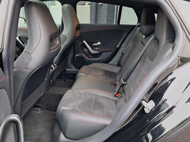Mercedes-Benz CLA-KLASSE Shooting Brake 180 AMG Line | Panoramadak | Night pakket | Achteruitrijcamera | Sfeerverlichting | Keyless-GO | Elektrische achterklep