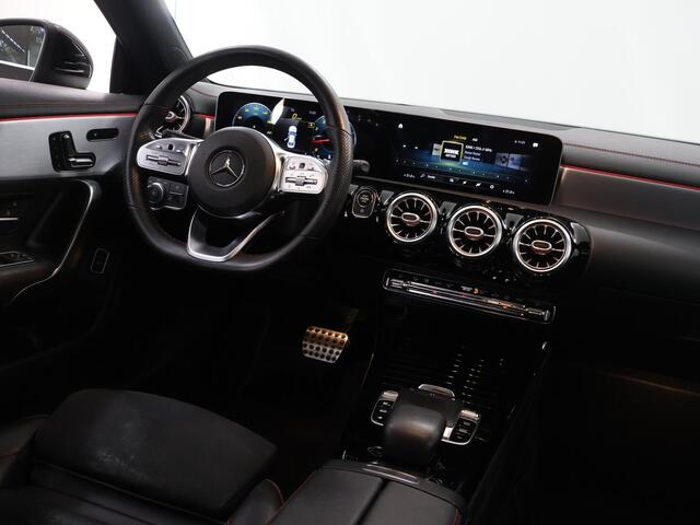 Mercedes-Benz CLA-KLASSE 180 Premium Plus | AMG | Panoramadak | Memory | Multibeam | Stoelverwarming | Sfeerverlichting | Widescreen |