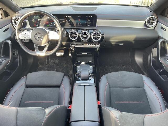 Mercedes-Benz CLA-KLASSE 250 e AMG Line 19"/Panoramadak/Stoelverwarming/Camera/Sfeerverlichting