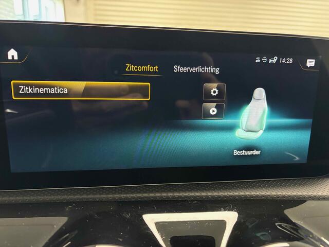 Mercedes-Benz CLA-KLASSE 250 e AMG Panorama Memory Sfeerverl. Keyless go Trekhaak 19" AMG