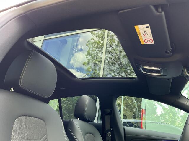 Mercedes-Benz CLA-KLASSE Shooting Brake 250 e Star Edition Luxury | Panoramadak | Nightpakket | MULTIBEAM LED | Dodehoekassistent | Sfeerverlichting | Stoelverwarming | Apple CarPlay | Android Auto | Achteruitrijcamera