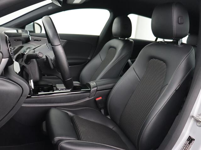 Mercedes-Benz CLA-KLASSE Shooting Brake 180 Business Solution | Stoelverwarming | Carplay | Camera | Half leder | Widescreen | Dodehoek detectie | Navigatie | Park Assist