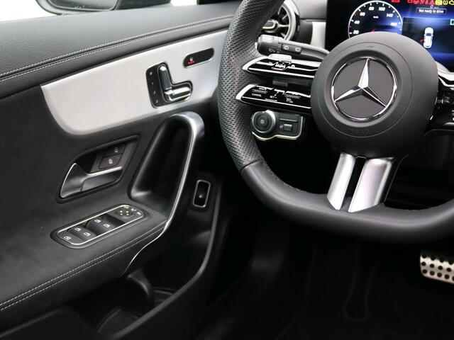 Mercedes-Benz CLA-KLASSE Shooting Brake 250 e Business Solution AMG AMG Line | Night Pakket |Panorama Schuif-Kanteldak | Memory Stoelen | Head-up display | Parkeerpakket met 360°-camera. Inclusief 24 maanden MB Certified garantie voor Europa.