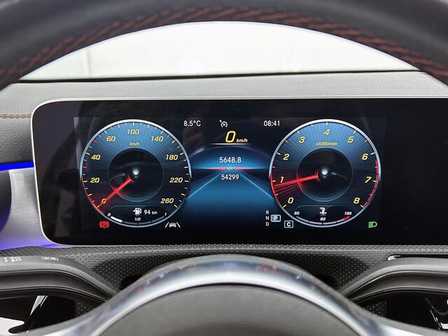 Mercedes-Benz CLA-KLASSE 180 AMG Nightpakket | Panoramadak | Keyless Go | Sfeerverlichting | Alarm | Augmented Reality | LED | Inclusief 12 Maanden Garantie.